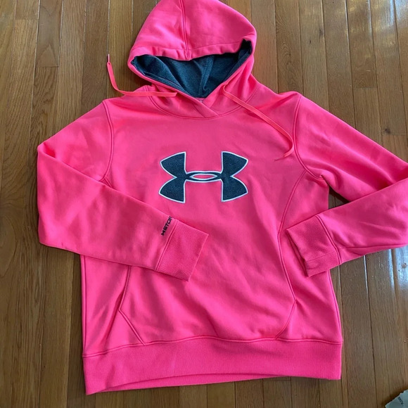 Under Armour Tops - Women’s Pink Under Armour Sweatshirt